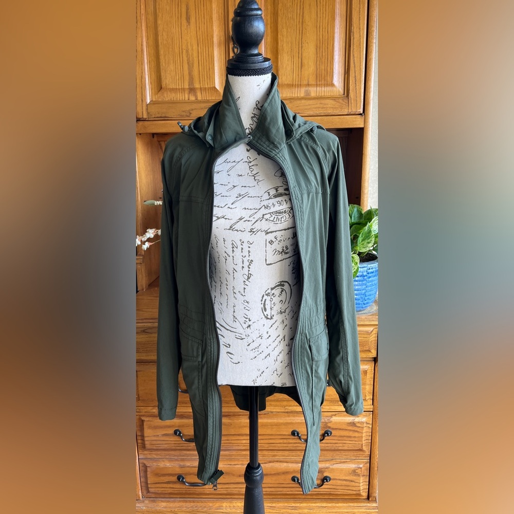 Eddie Bauer Travex Green Hooded Hiking Rain Travel Lightweight Jacket - Small - Picture 2 of 12